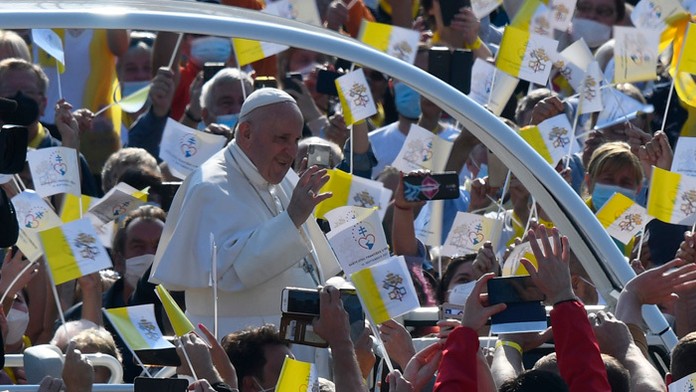 Pápež Fratnišek zdraví slovenských veriacich.