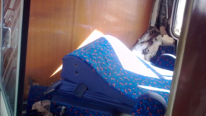  Interiér jedného z dvoch rýchlikov po zrážke v Horažďoviciach.