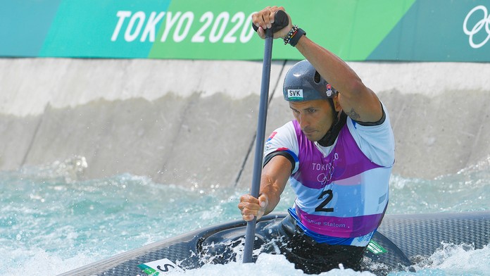 Matej Beňuš v kvalifikačnej jazde v kategórii C1 mužov počas XXXII. letných olympijských hier v Tokiu.