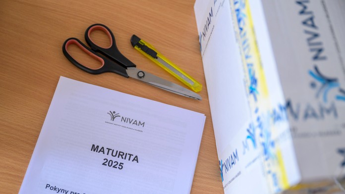 Na snímke pokyny k maturitným skúškam na Gymnáziu Jána Adama Raymana v Prešove.