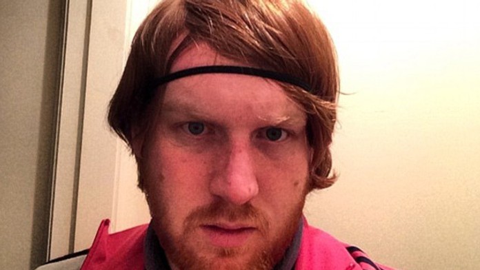 Internetový troll napádal slávnu modelku a jej syna. Škaredo na to doplatil