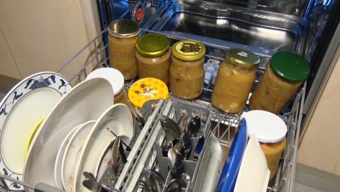 Zaváranie v umývačke riadu.