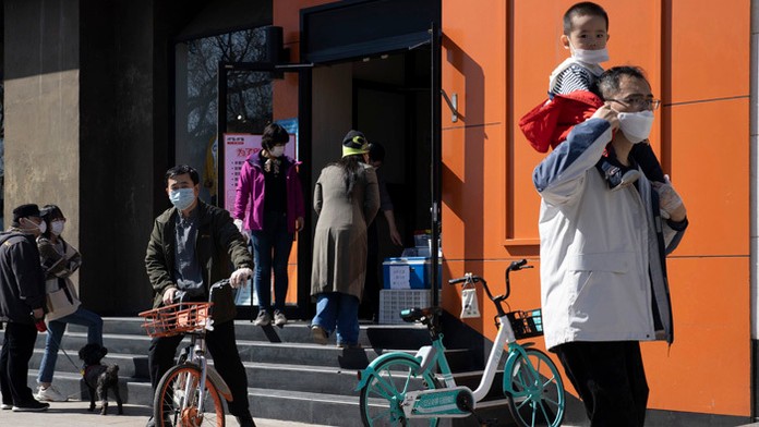 Čína opäť hlási len privezené nové prípady koronavírusu.