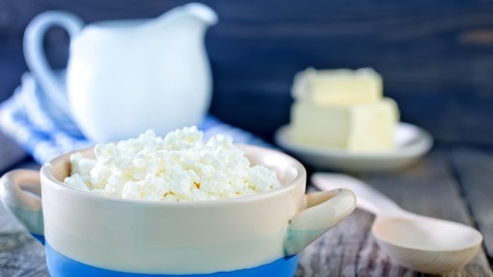 Nenápadný zázrak z chladničky: Lacný syr pomáha pri chudnutí aj budovaní svalov