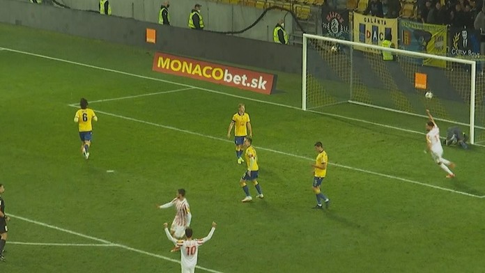 Hráči Serede sa tešia z gólu proti Dunajskej Strede.