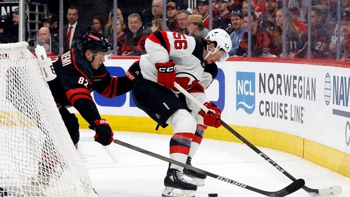 VIDEO: New Jersey na začiatok play-off Nemca ani Tatara nepotrebovalo, Carolina mu však dala príučku