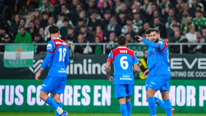 Hancko gólom prispel k hladkému postupu Atlética Madrid do semifinále. Favorit súperovi nedal žiadnu šancu