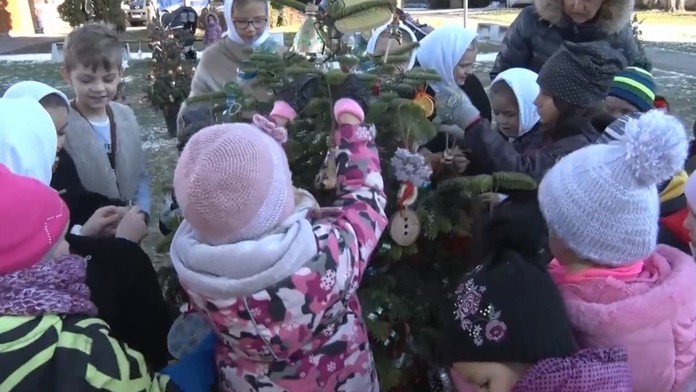Polícia pátrala po mužovi označenom na snímke.