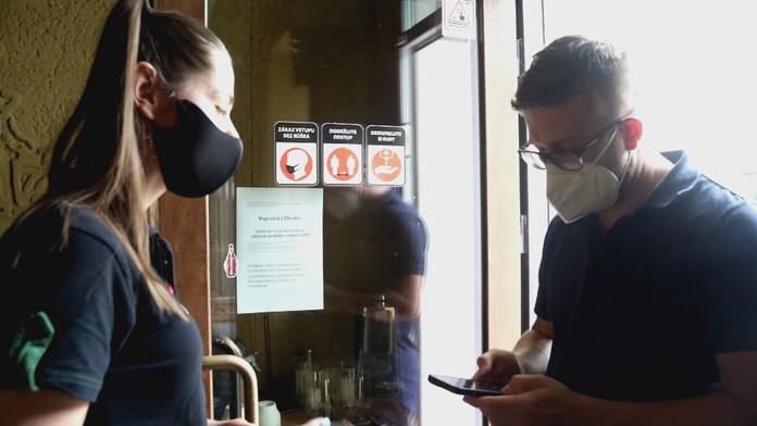 Kontrola v reštaurácii.