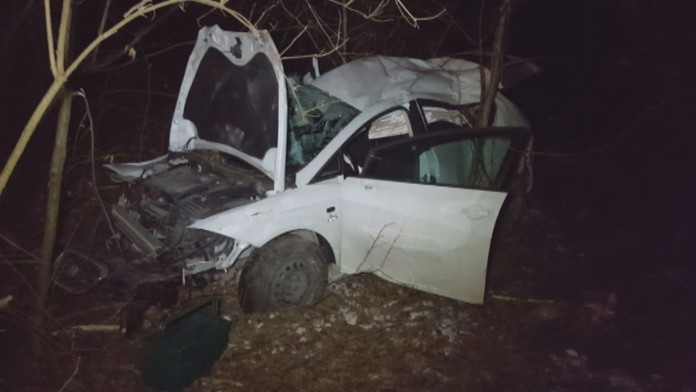 Vodič pri prejazde mierne ľavotočivej zákruty dostal šmyk.