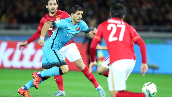 Hráč FC Barcelona Luis Suarez počas semifinále na MS klubov.