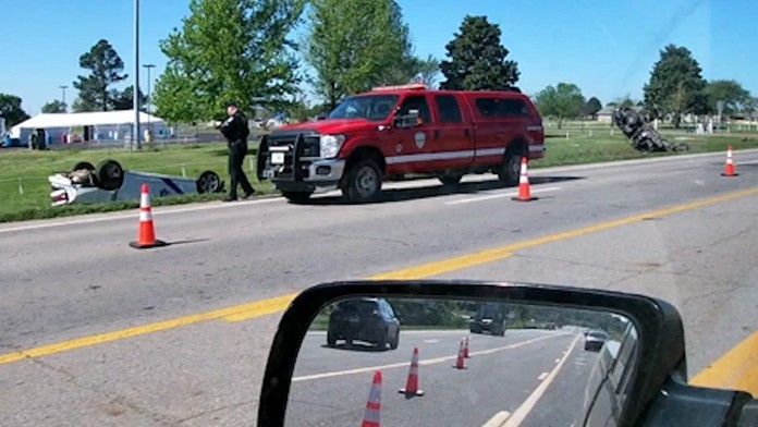 Obidve autá skončili po zrážke v priekope.