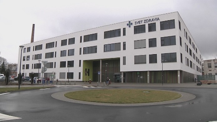 Nemocnica v Michalovciach zodpovednosť odmieta. 