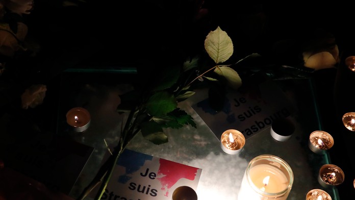 Pietne miesto na znak úcty obetiam útoku v Štrasburgu.