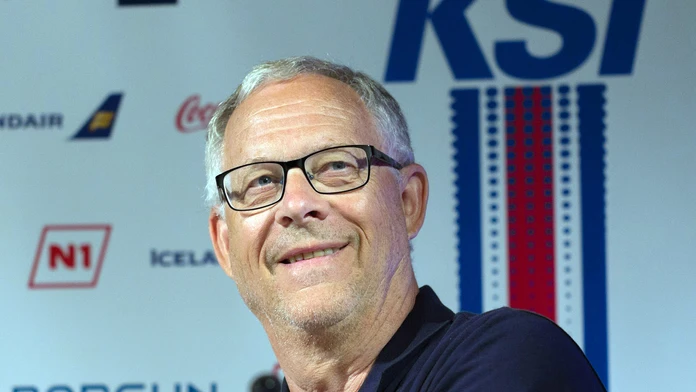 Niekdajší kouč Švédska či Islandu a najnovšie futbalistov Nórska Lars Lagerbäck.
