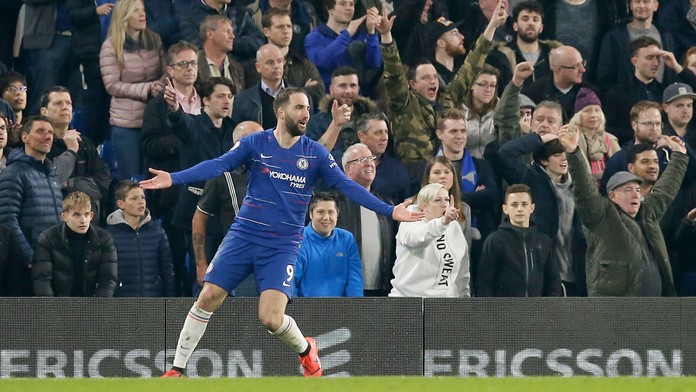 Willy Caballero z Chelsea reaguje po dueli proti Tottenhamu.