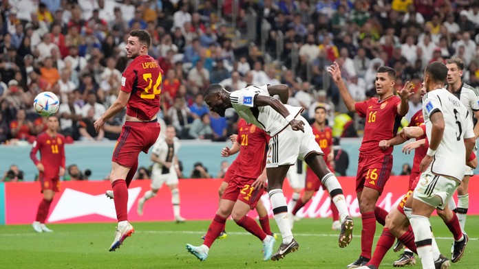 Najväčší šláger skupinovej fázy sa skončil deľbou bodov. Nemci majú postup vo svojich rukách