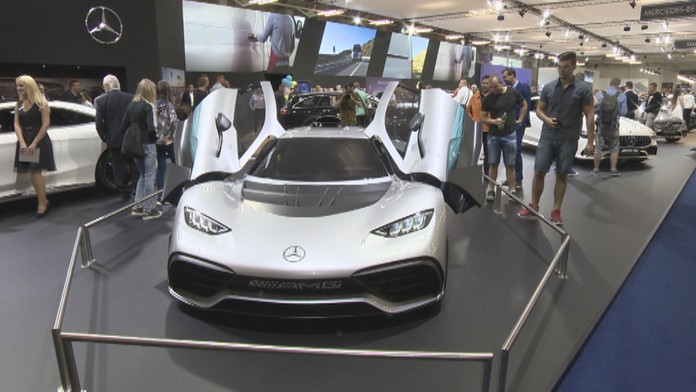 Autosalón v Inchebe.