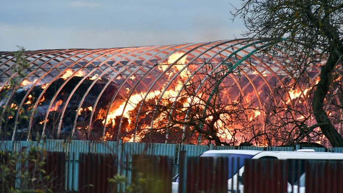 Na snímke požiar skladu slamy v areáli teplárne Trebišovská energetická
