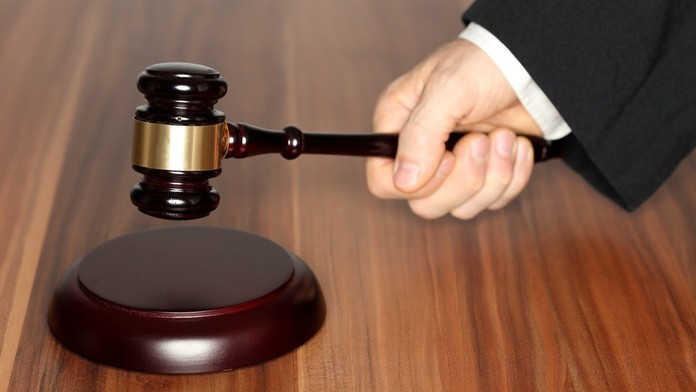 Muž, ktorý obvinil nemocnicu zo zabíjania pacientov s covidom, je späť na súde (ilustračná snímka)