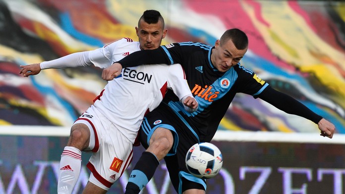 Trenčan Martin Šulek (vľavo) a Boris Sekulič zo Slovana 