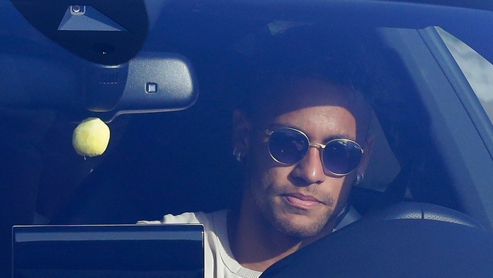 Neymar prichádza na tréning v tréningovom komplexe Joana Gampera.