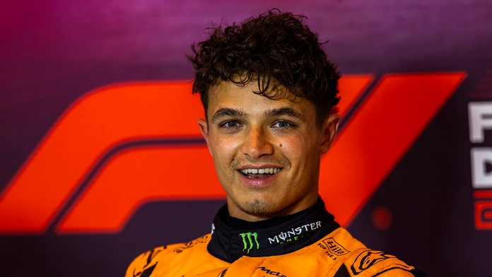 Moje auto dnes lietalo, bola to zábava, usmieval sa Norris. Verstappenovi dal v cieli 30 sekúnd