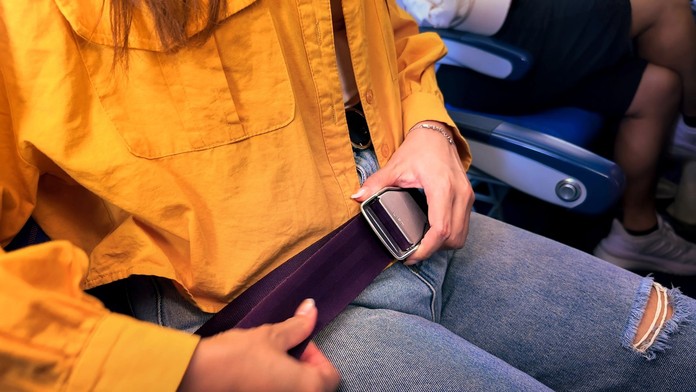 Na sociálnych sieťach sa šíri trik, ktorý má spríjemniť dlhý let. Odborníci varujú, že je nebezpečný