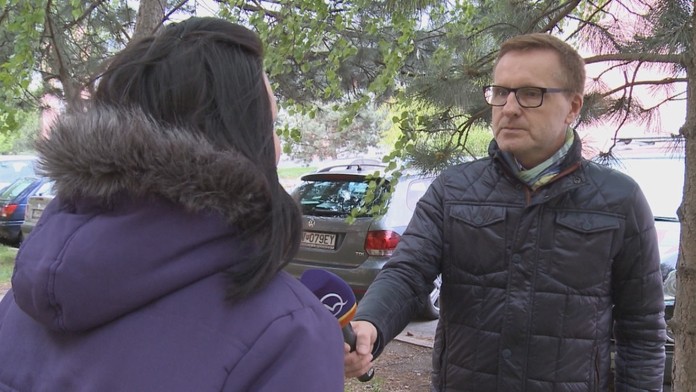 Žena potratila v sprche