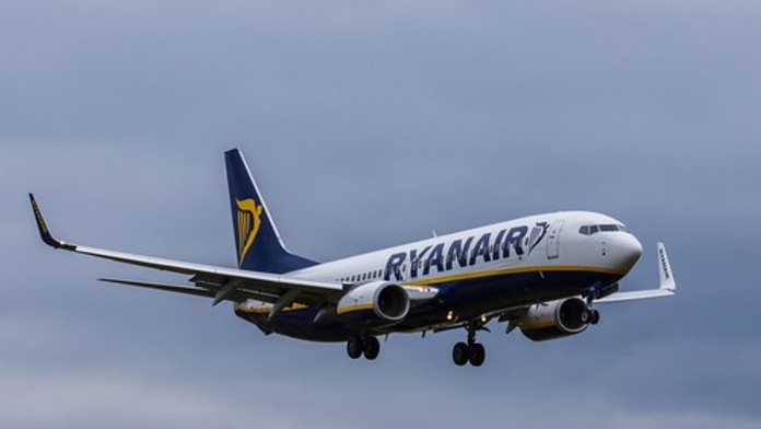 Fajčením v lietadle spôsobil dvojhodinové meškanie. Muža nakoniec vyviedla polícia