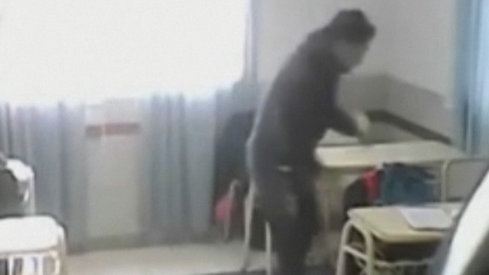 Argentínsky učiteľ okrádal vlastných žiakov