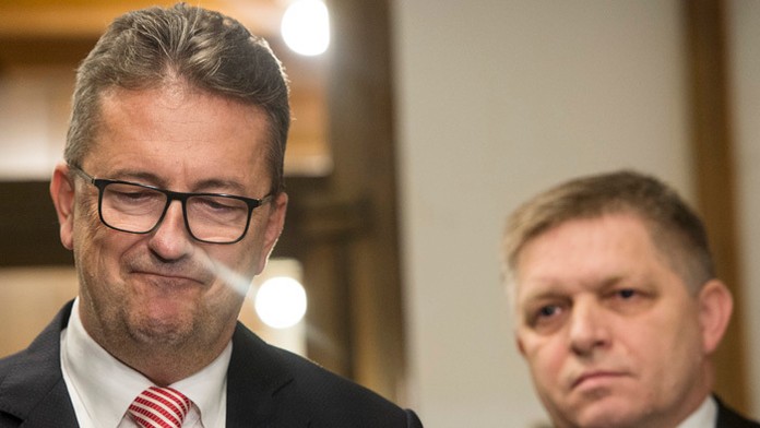 Vpravo hráč Popradu Guillaume Leclerc a hráč Miškovca Nick Ross. 