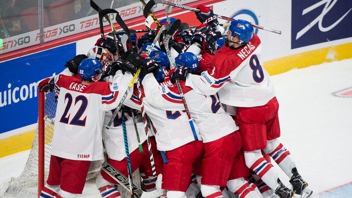 Českí hokejisti do 20 rokov na archívnej snímke.