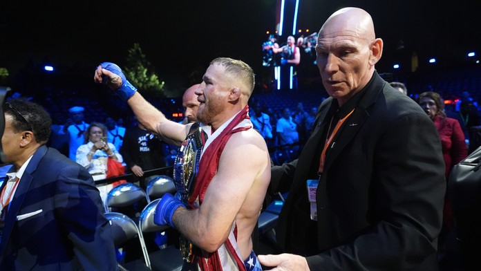 Výnimočné podujatie UFC v Bielom dome prinieslo skvelú šou. Favorit musel vzdať zápas predčasne
