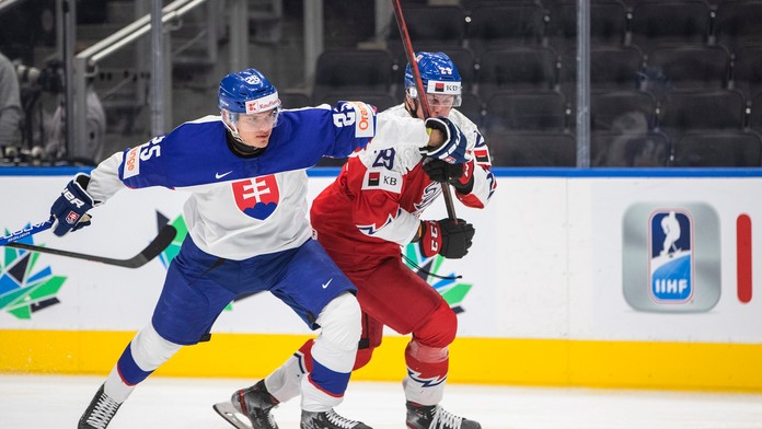 Slováci v otváracom zápase MS juniorov viedli nad Čechmi, prehrávali aj vyrovnali, napokon sú bez bodu