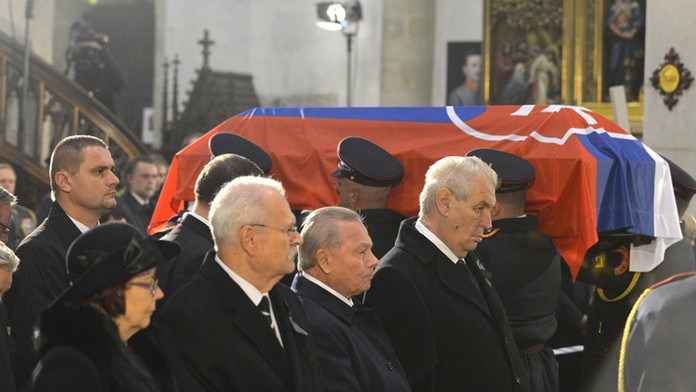 Exprezidenti Ivan Gašparovič, Rudolf Schuster a český prezdient Miloš Zeman. 