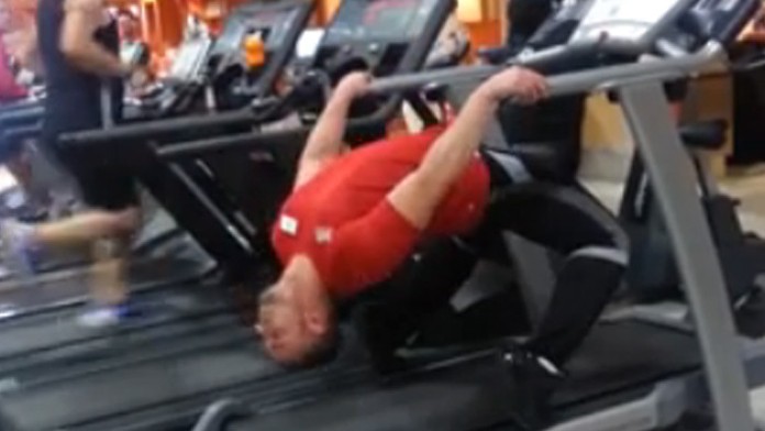 Tréner predviedol dokonalú choreografiu.