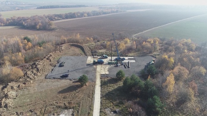 Na východe Slovenska dokončili významný vrt. Nielenže ho využijú pre akvapark, extrémne horúca voda poslúži aj energetike