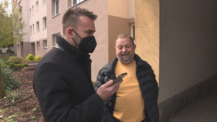 Reportér TV Markíza René Medzihradský a Štefan Harabin.