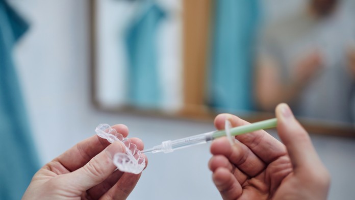 Hygienici varujú pred nebezpečnou kozmetikou. V zozname sú aj dva prípravky na bielenie zubov