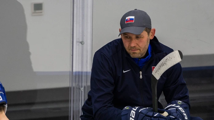 Tréner brankárov slovenskej hokejovej reprezentácie Ján Lašák počas tréningu pred ZOH 2022.