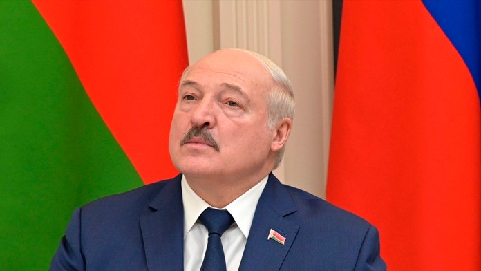 Zemiaky raz do týždňa a len pečené, káže Lukašenko. Diétnymi radami chce riešiť ich nedostatok v krajine