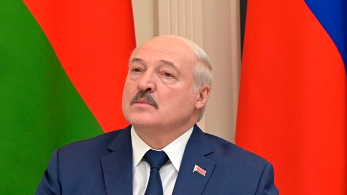 Zemiaky raz do týždňa a len pečené, káže Lukašenko. Diétnymi radami chce riešiť ich nedostatok v krajine