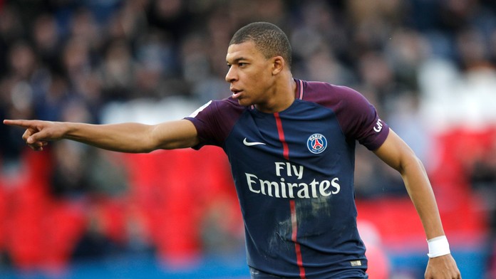 Kylian Mbappé z PSG sa raduje z gólu v sieti Angers.