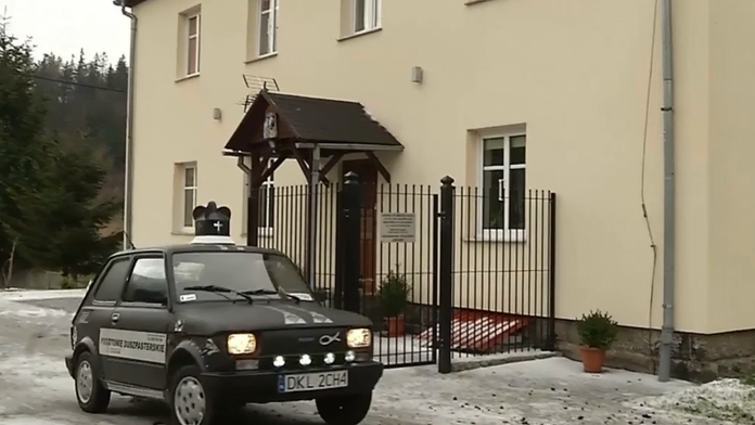 Auto mu pomohli upraviť farníci.