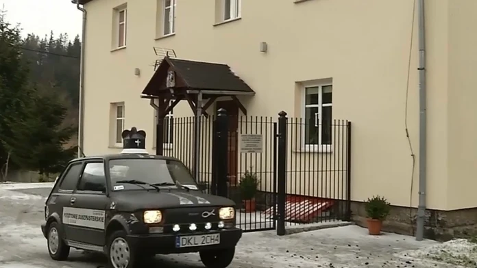 Auto mu pomohli upraviť farníci.