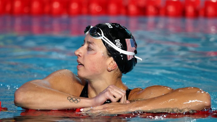 Americká plavkyňa Kate Douglassová sa zapísala do histórie. Svetový rekord vylepšila dvakrát za pár hodín