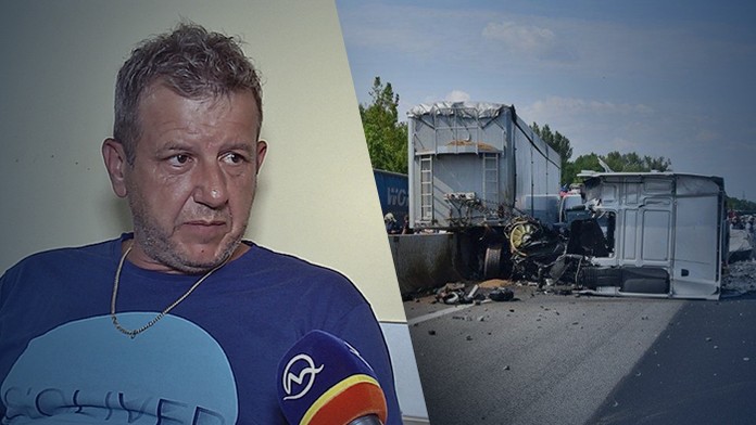 Príslušník polície Lorenzo D'Aloia ukazuje nôž, ktorým dobodali v Ríme policajta.