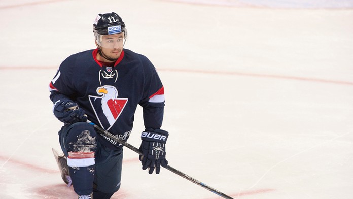 Kanadský hokejový útočník Francis Paré.