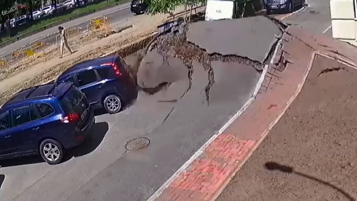 Výbuch vodovodu v Kyjeve.